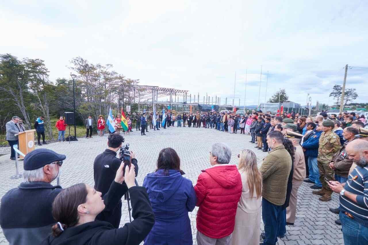 Ushuaia inauguró la Plaza Estado Plurinacional de Bolivia