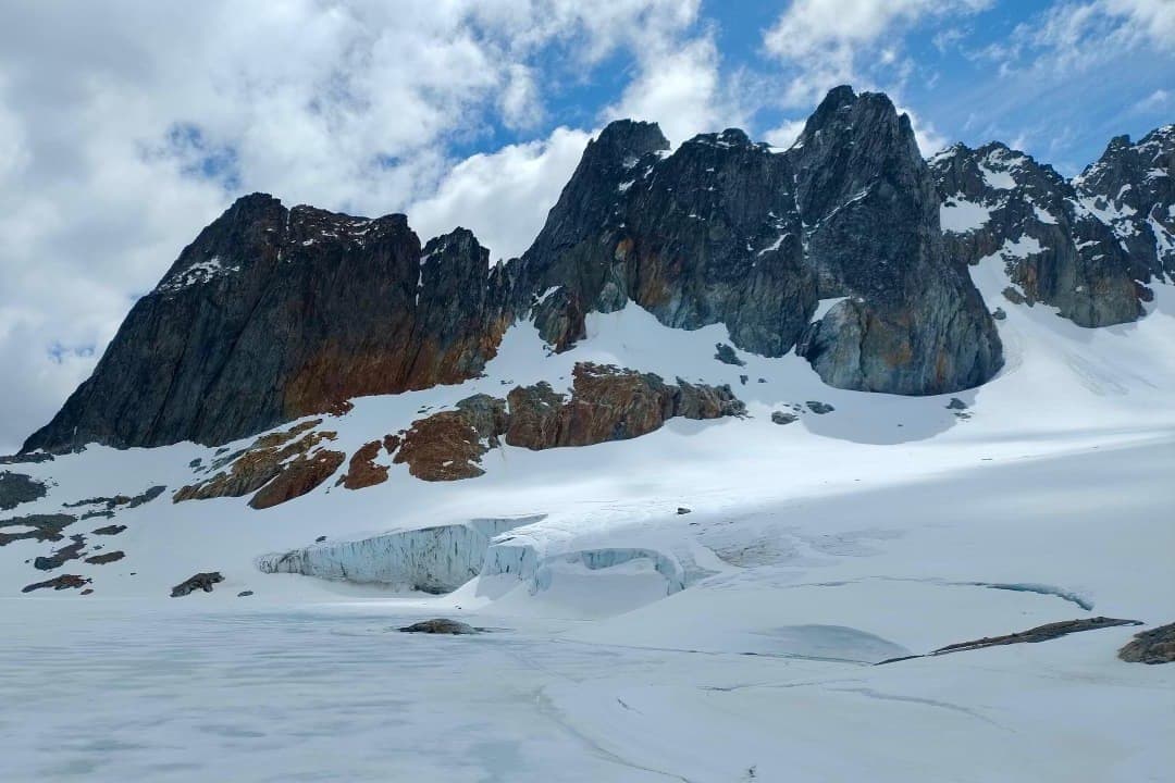 Recomiendan  evitar el acercamiento al glaciar Ojo del Albino