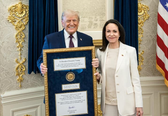 “María me entregó su Premio Nobel de la Paz por el trabajo que he realizado”