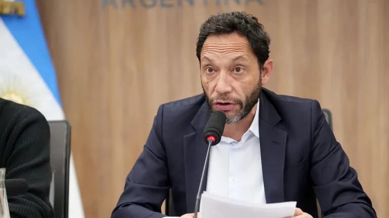 Presentan Amparo contra el DNU que amplía facultades de la Side