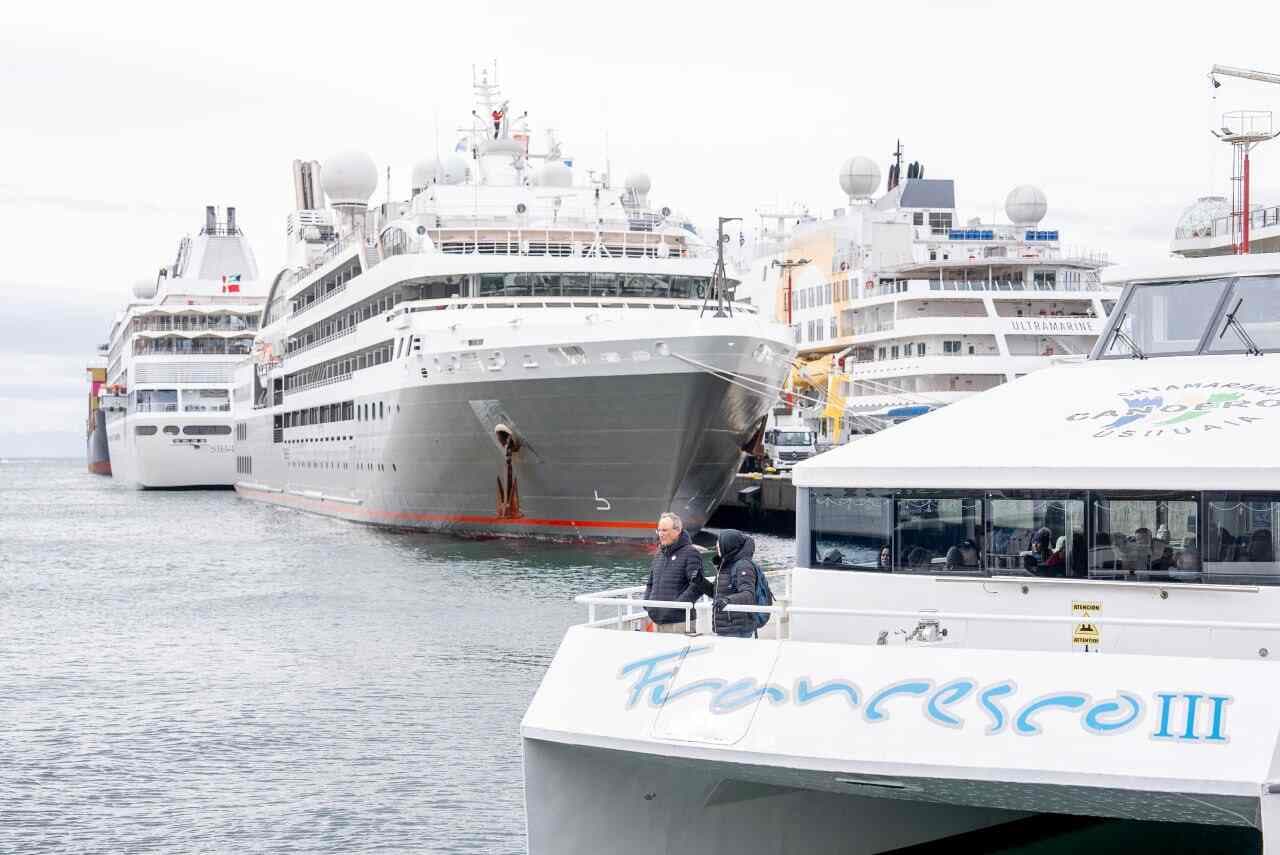 El Puerto de Ushuaia vive tres días de intensa actividad con 21 movimientos de embarcaciones