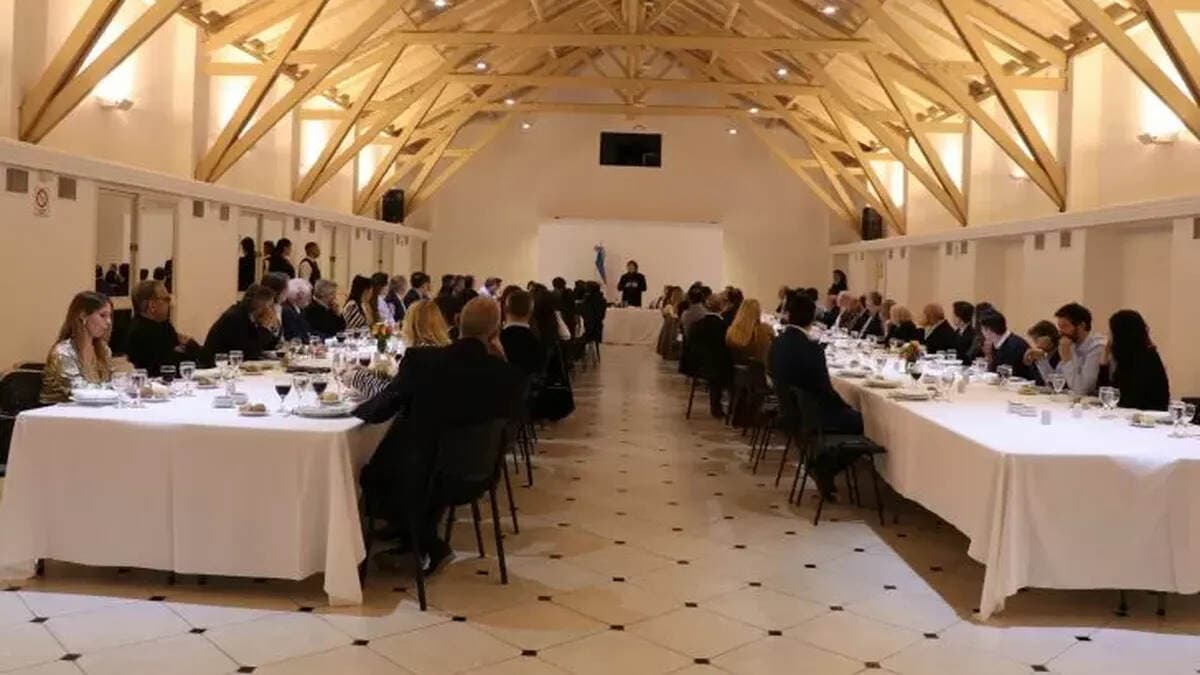 Presidente Milei invitó a diputados y senadores a un asado en Olivos