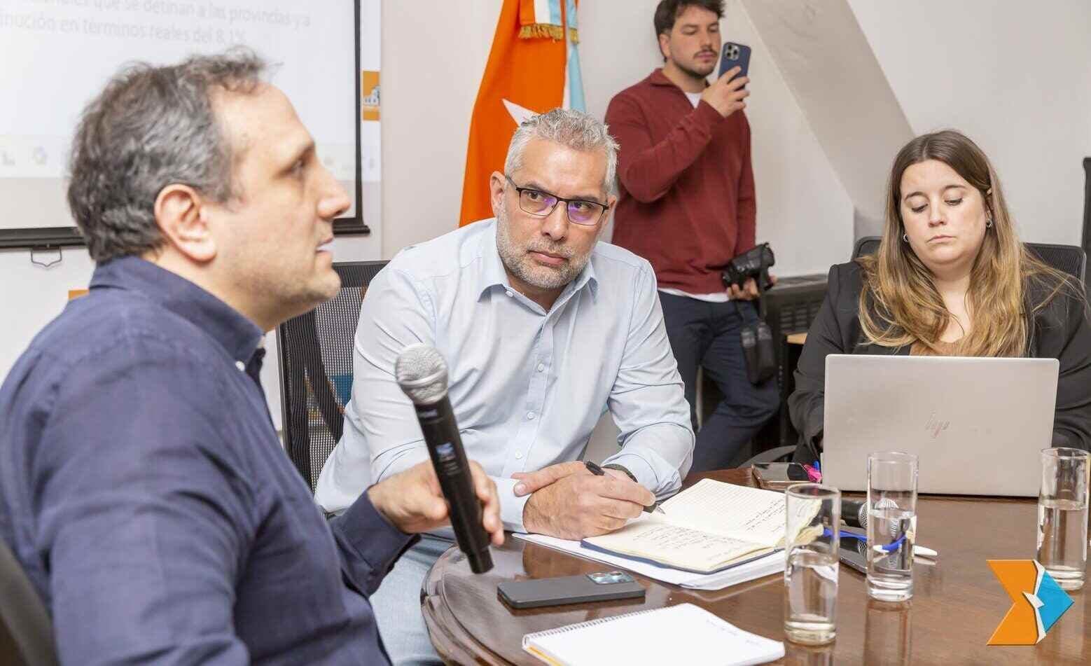 Economía expuso ante Legisladores la situación financiera del Provincia