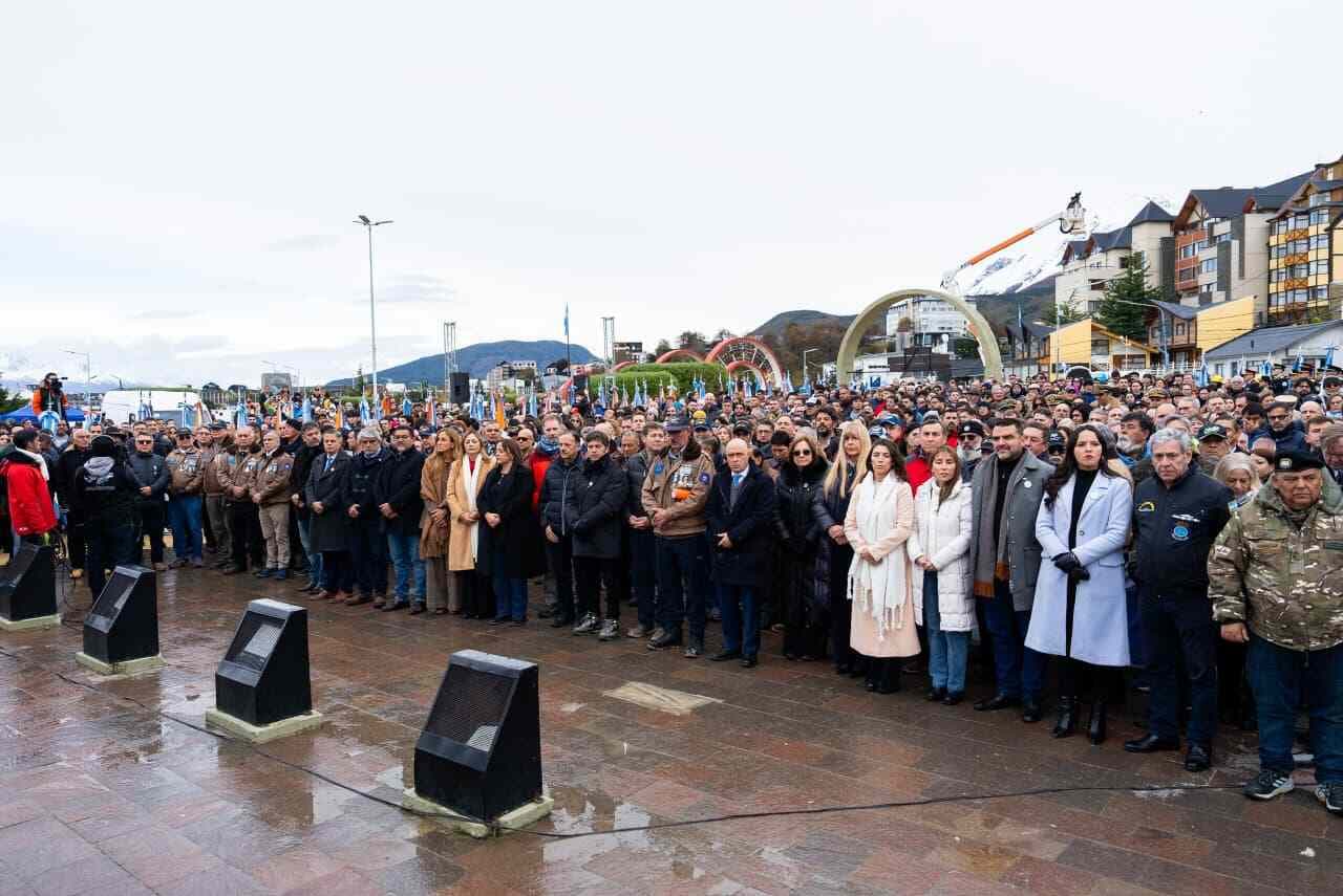 El Gobernador encabezó el Acto Central por el  44° Aniversario del Día del Veterano y de los Caídos en la Guerra de Malvinas