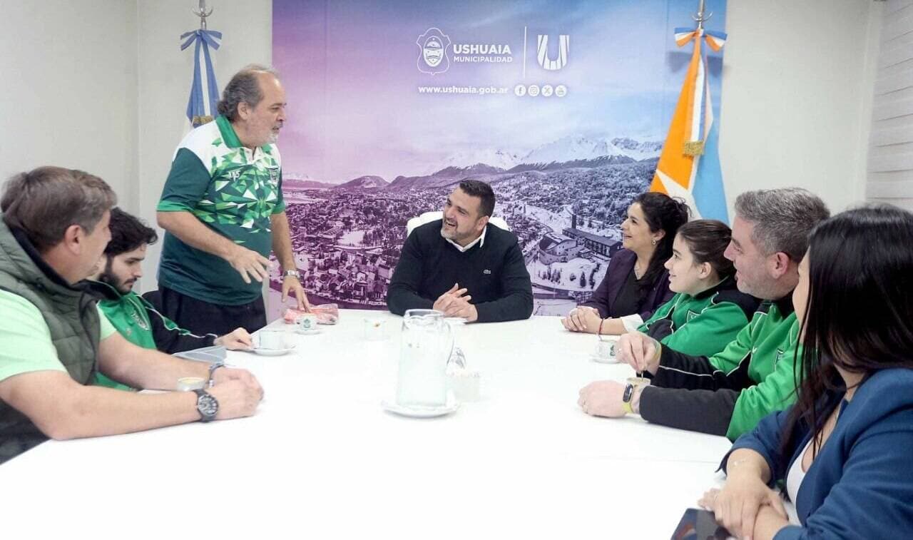 El Intendente recibió al equipo de Básquet Adaptado del Club Comercio