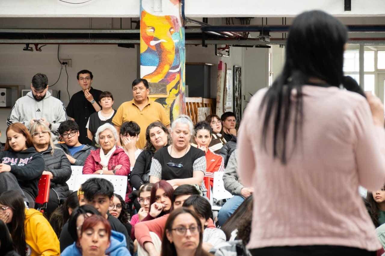 El Ministerio de Educación fortalece la prevención en articulación con la comunidad educativa y con organismos de seguridad y justicia