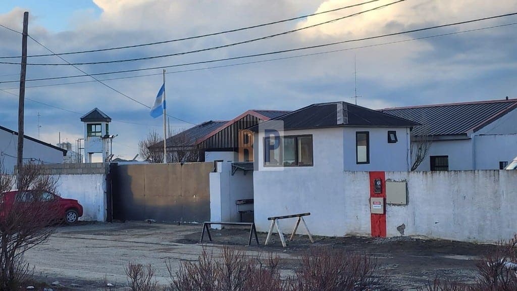 El Servicio Penitenciario denunció a uno de sus oficiales por recargos “truchos” y lo apartó de sus funciones