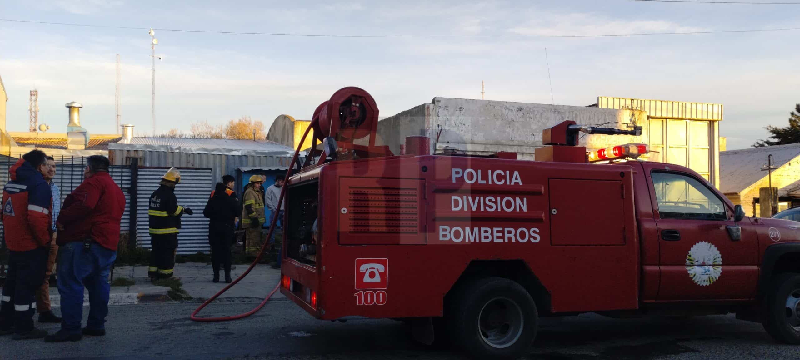 Principio de incendio en el patio de una rotisería