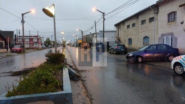 Conductor borracho impactó contra los canteros de la avenida Perón y fue detenido