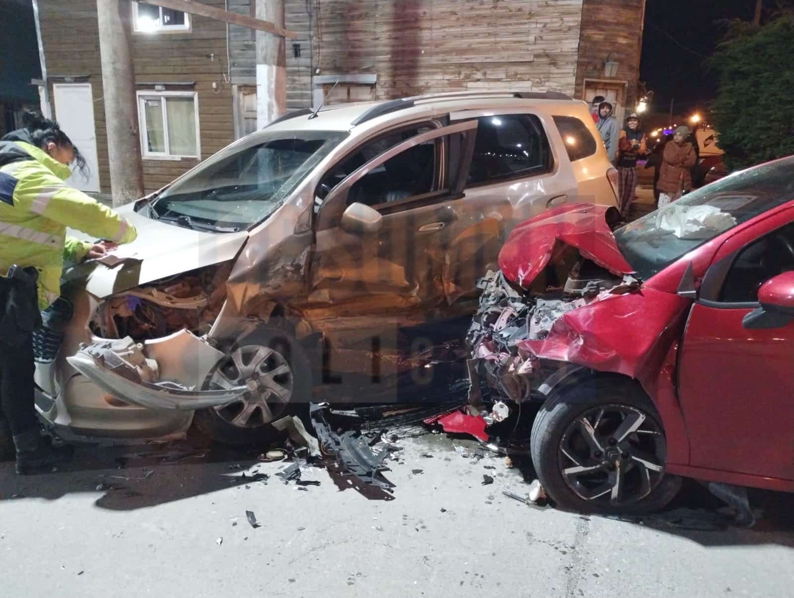Violento accidente de tránsito durante la madrugada con un conductor trasladado al hospital