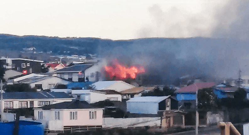 PTA. ARENAS: Incendio en el Barrio 18 de Septiembre dejó cuantiosas pérdidas materiales