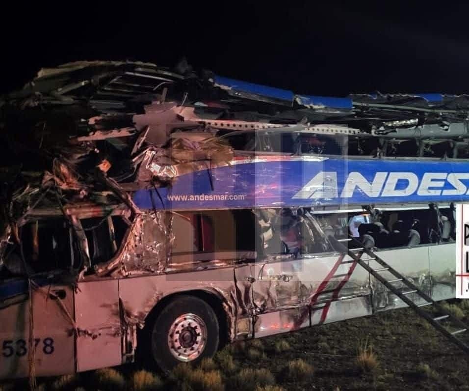 Urgente: choque de frente entre colectivo y camión en la Ruta 3 en Santa Cruz deja varios heridos