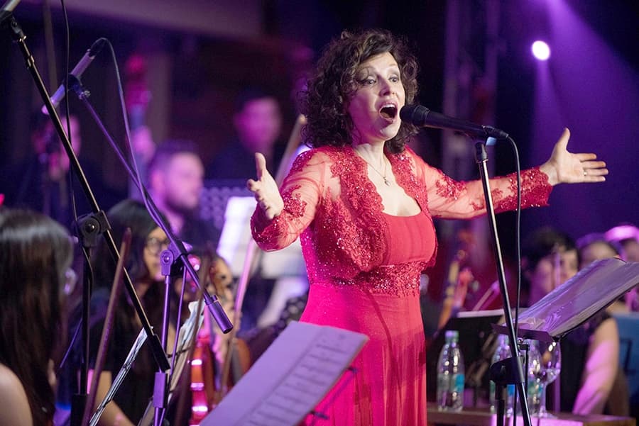 Lorena Astudillo se presenta en Río Grande