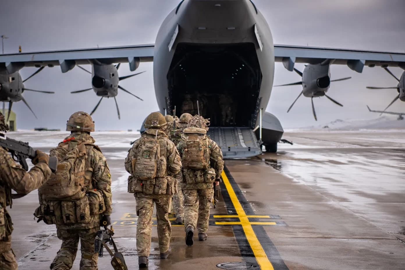 Fuerzas británicas llevan a cabo ejercicio militar conjunto en las Islas Malvinas