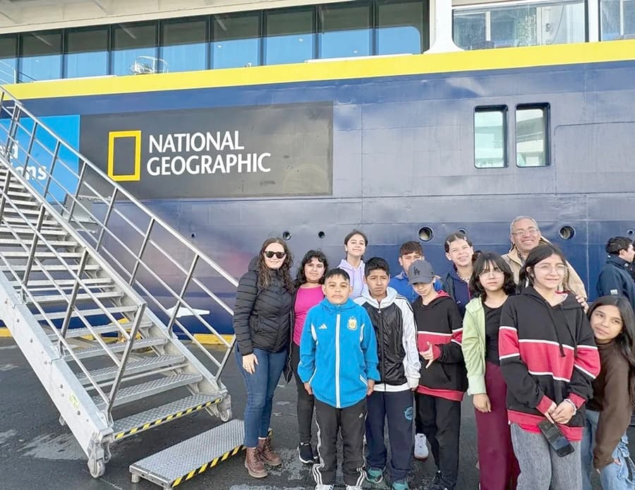 Estudiantes recorrieron un buque antártico