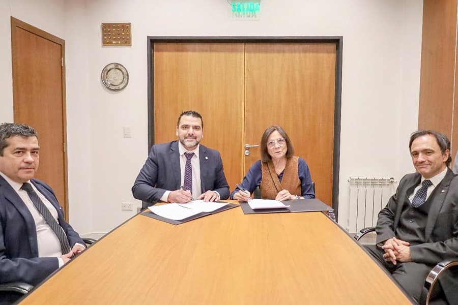 Battaini firmó un convenio de colaboración con Vuoto