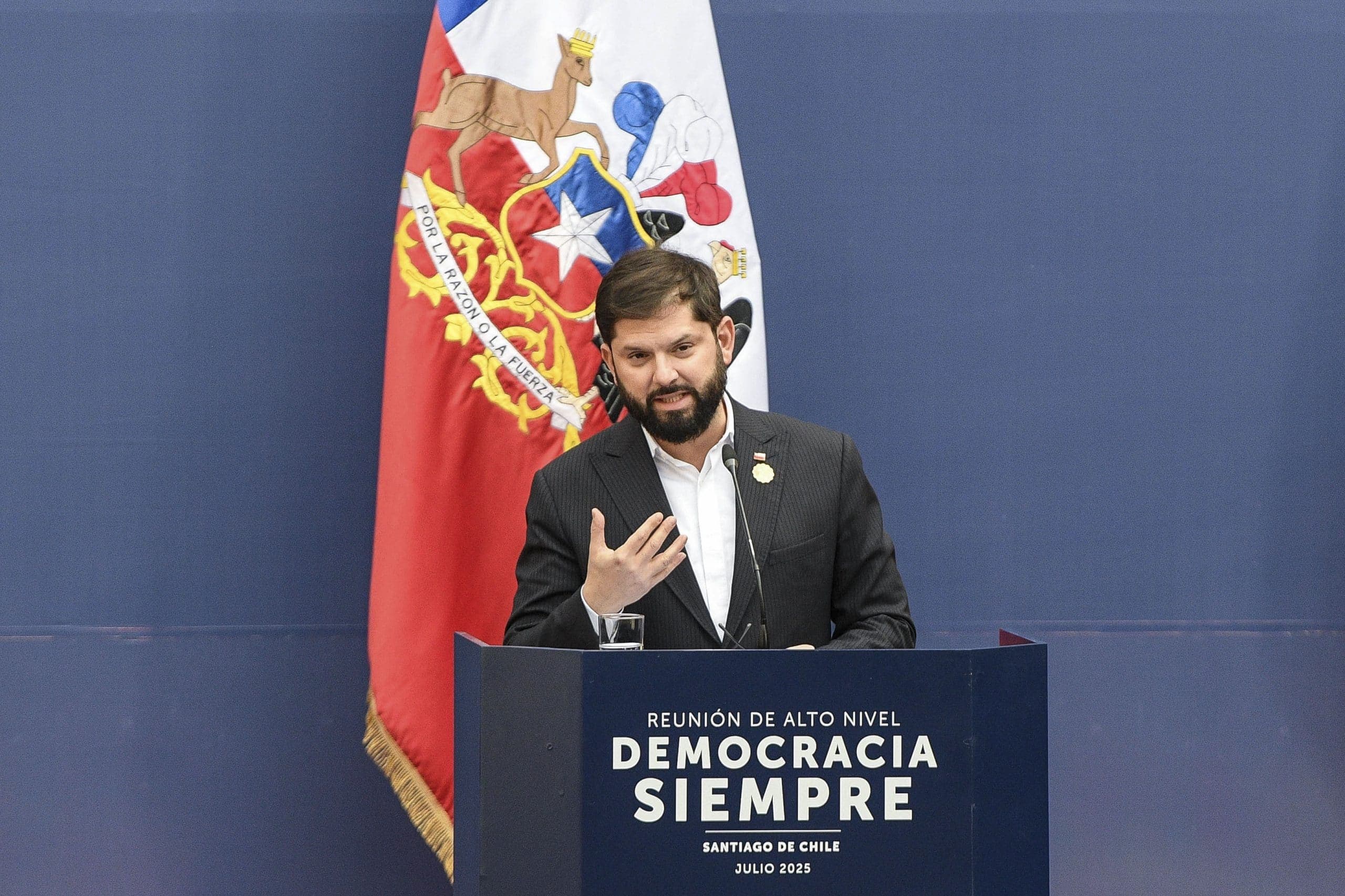 Boric afirma que Trump socava día a día la democracia en Estados Unidos