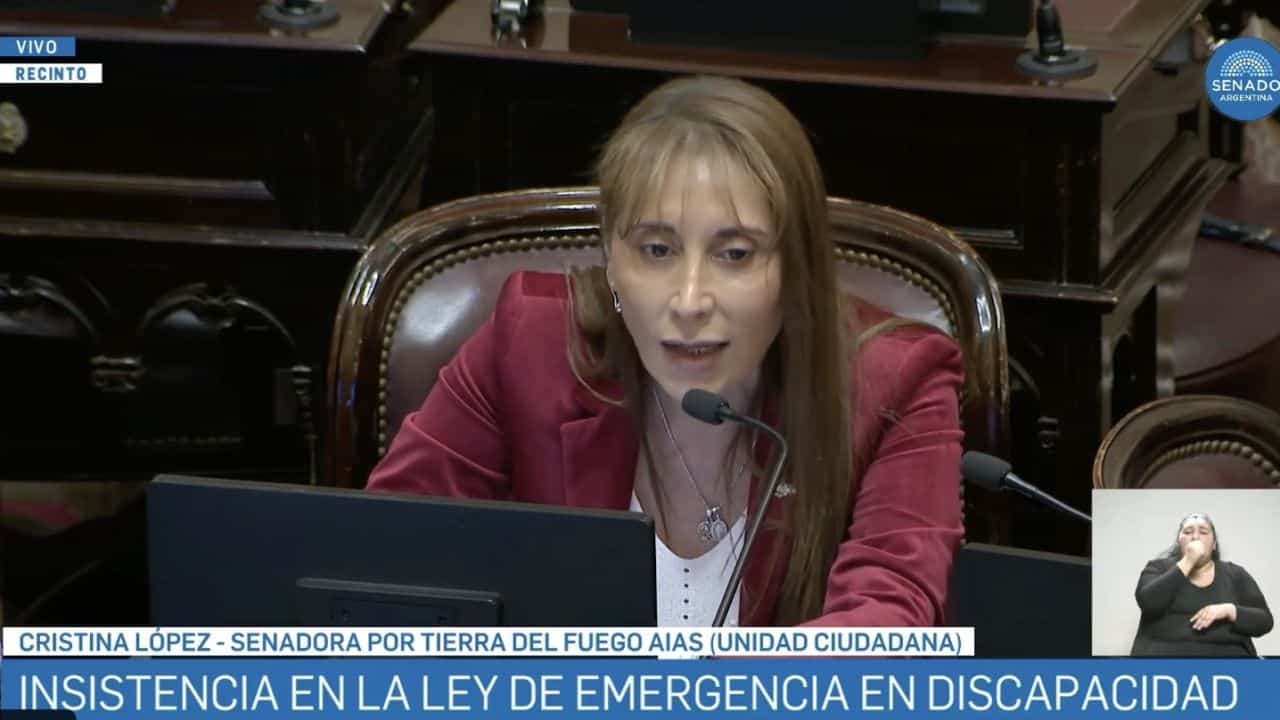 La senadora López cantó el jingle viral que critica a Karina Milei, en plena sesión