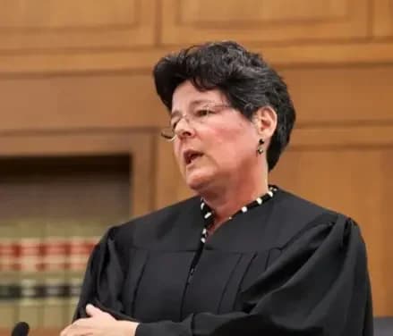 Jueza federal de Estados Unidos apoya a Harvard en la demanda por la congelación de fondos