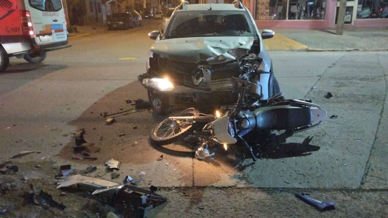 Colisión entre una moto y un vehículo