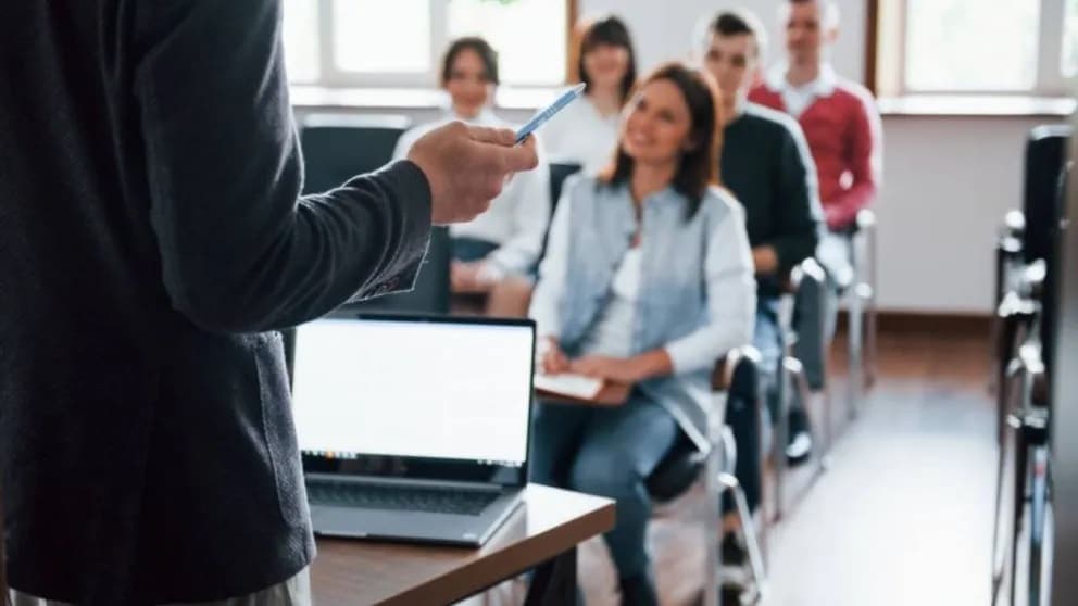 Lanzan becas gratuitas para la formación en docencia universitaria