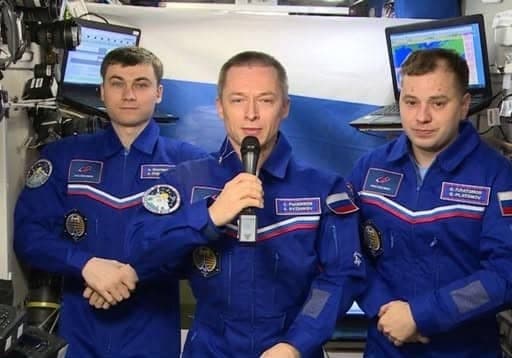 Los cosmonautas rusos completaron su primera caminata espacial en 2025