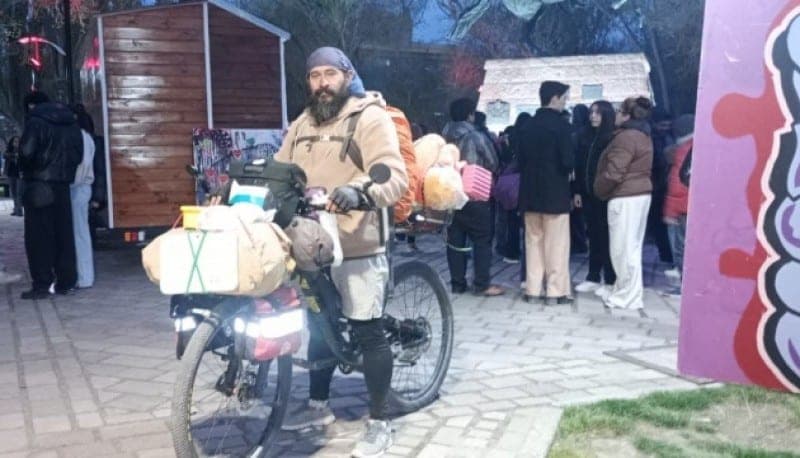 Recorre América en bicicleta y está pronto a llegar a Ushuaia