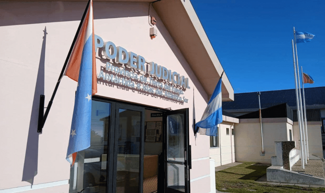 Inicia un juicio a un hombre acusado de agredir y retener contra su voluntad a su expareja