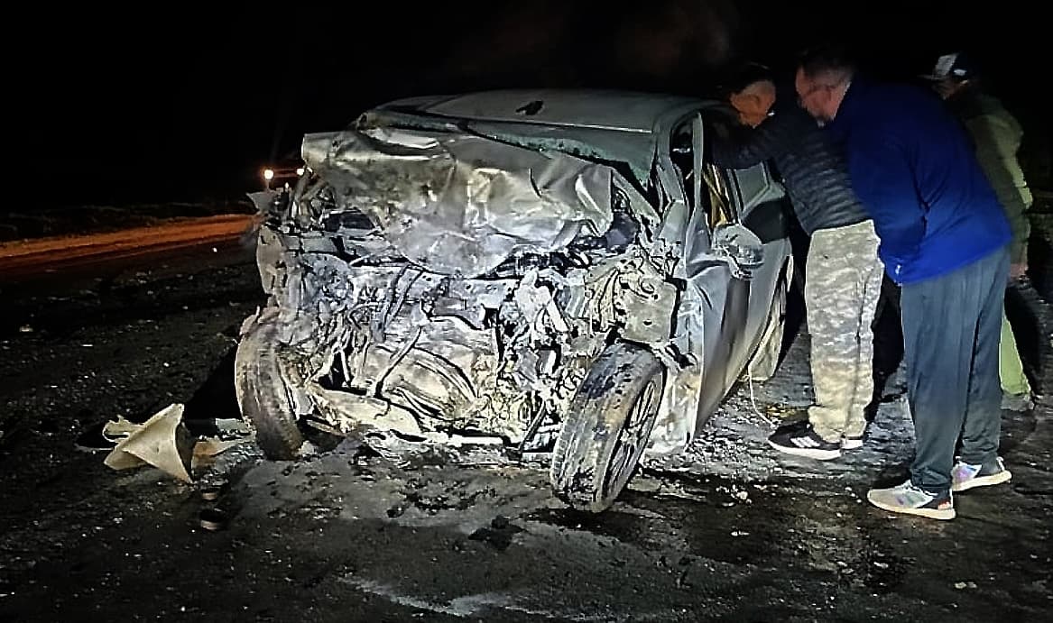 Una camioneta chocó contra un vacuno y luego impactó a otro vehículo: murió la conductora