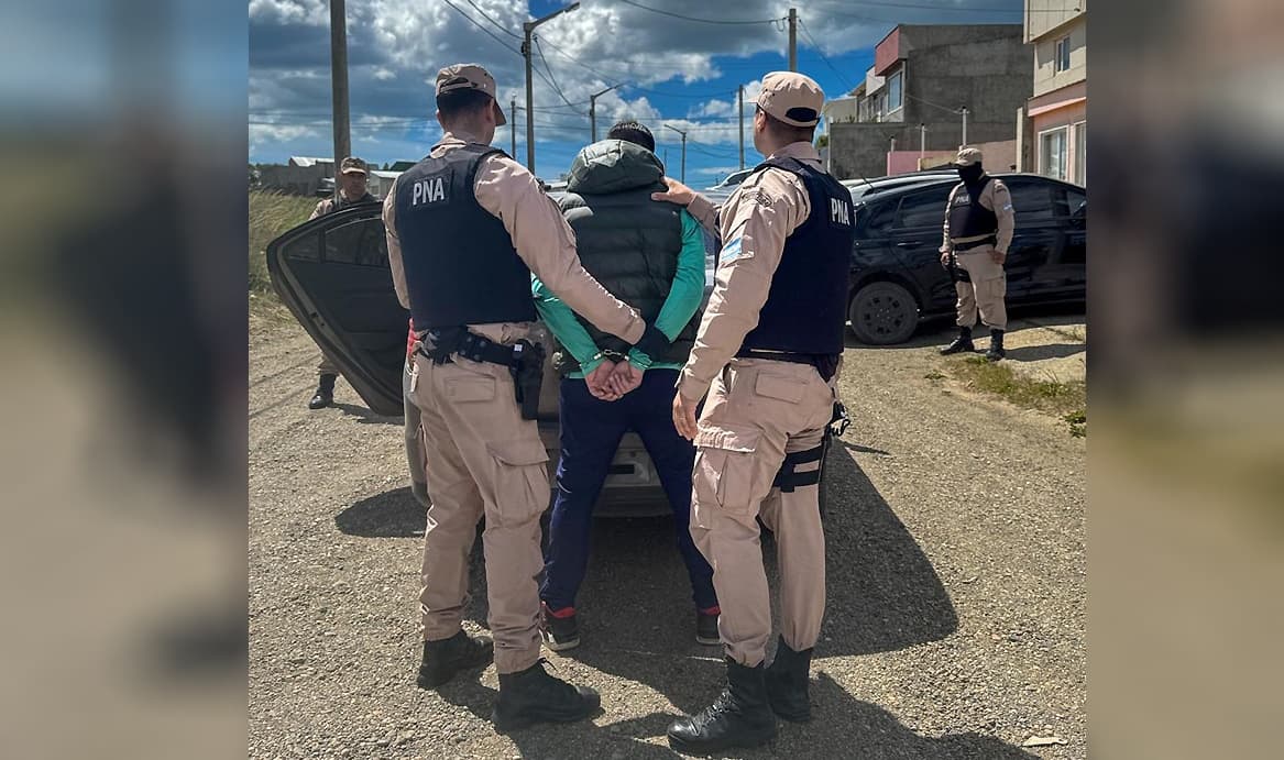 Río Grande: Prefectura allanó una vivienda y secuestró drogas, un arma y vehículos