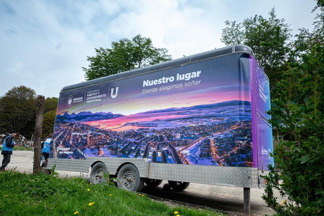 El móvil de Hábitat está en los barrios para acercar soluciones a los vecinos