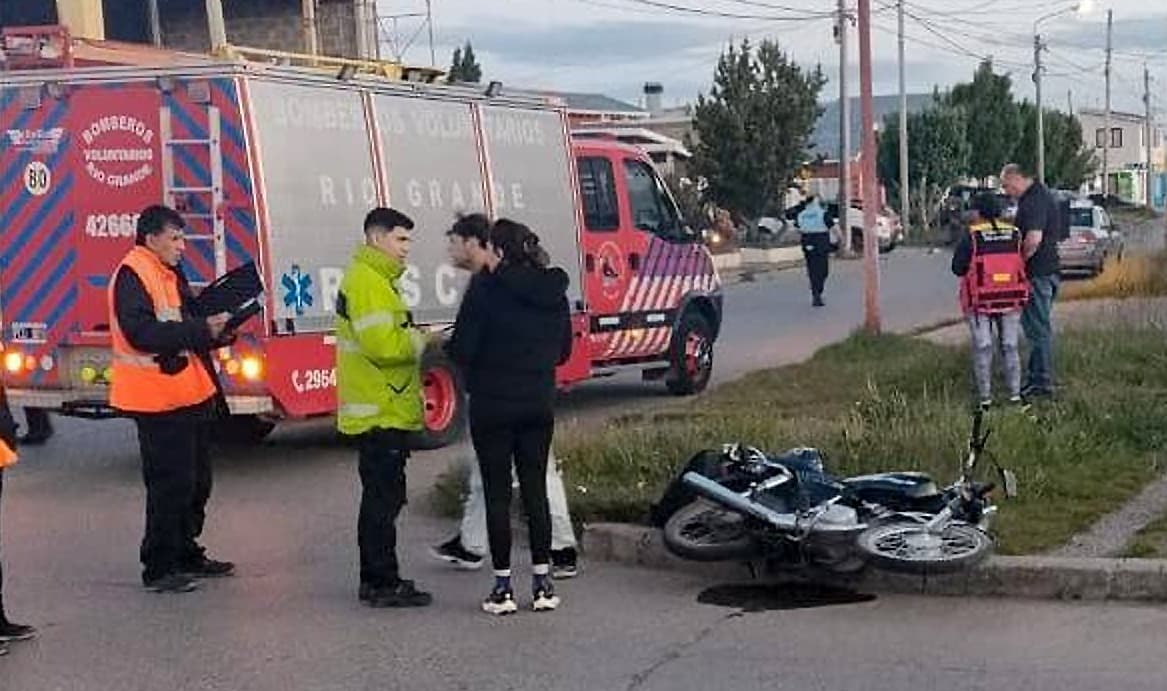 Un motociclista resultó herido tras una colisión con un vehículo