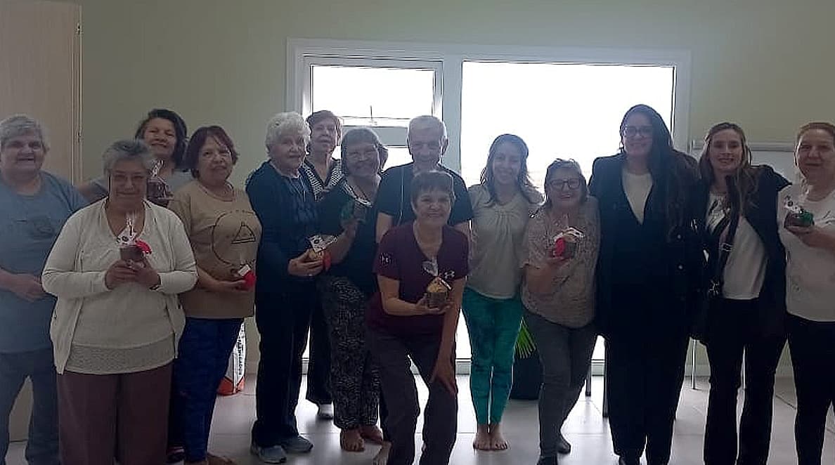 Internas de la Alcaidía Femenina entregaron panes dulces y adornos navideños a residencias de adultos mayores