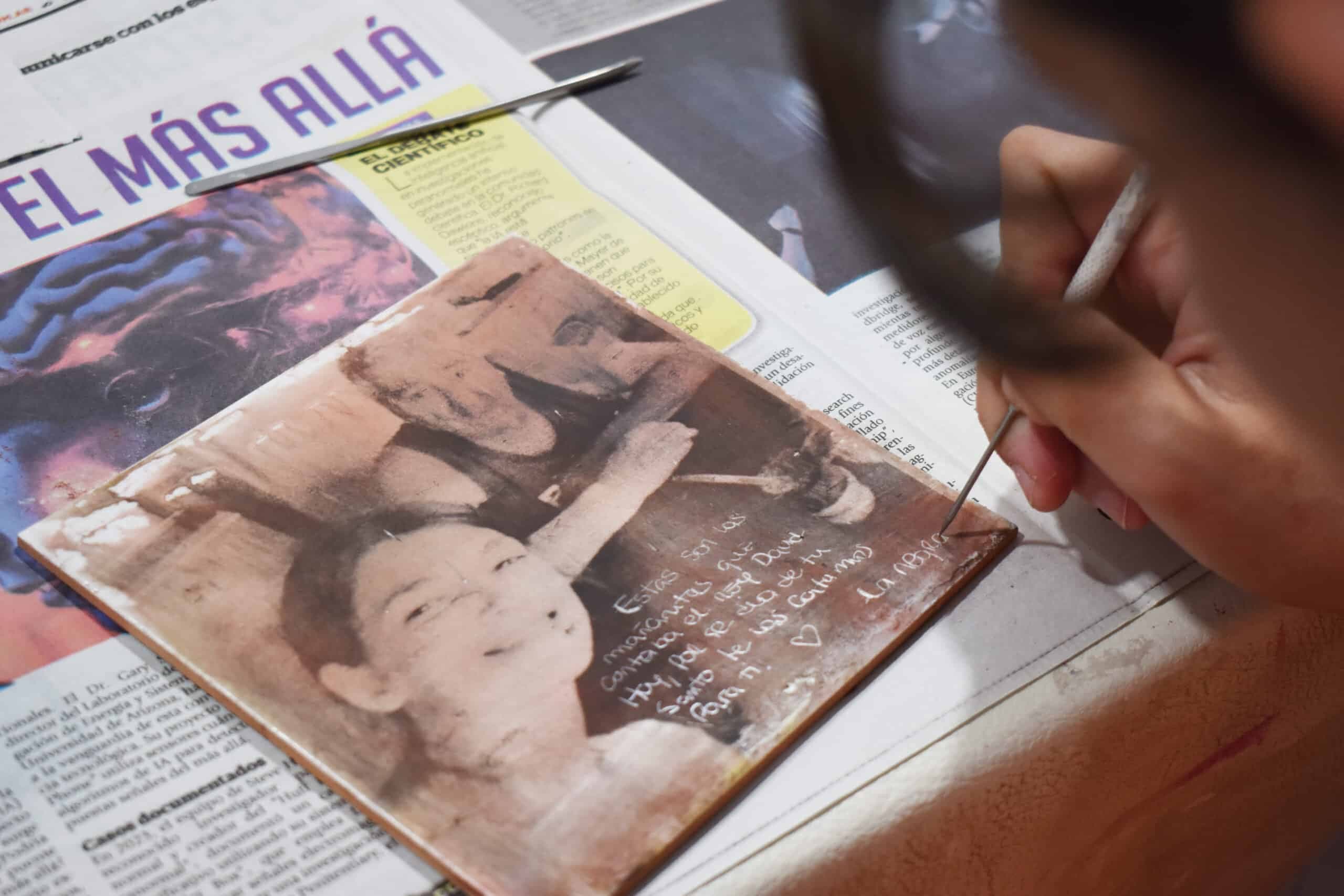 Fotocerámica: La técnica milenaria que atrae a los artistas jóvenes