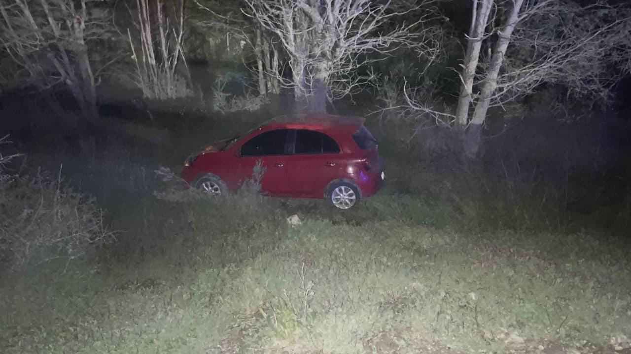 Ushuaia: encuentran un vehículo desbarrancado y abandonado en una zona boscosa