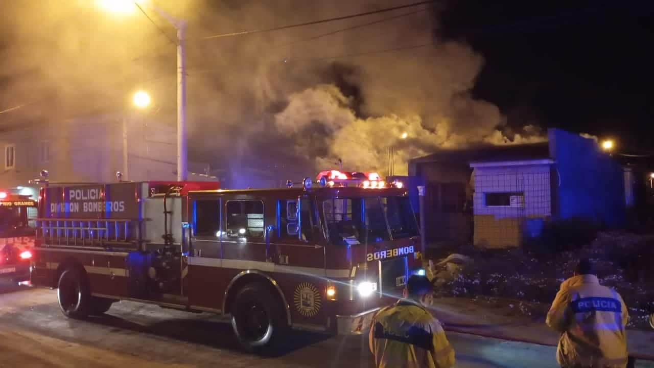 En incendio en una vivienda un hombre sufrió quemaduras en las manos