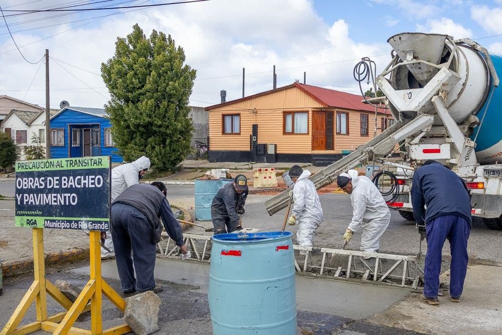 Avanzan las tareas de bacheo en Río Grande