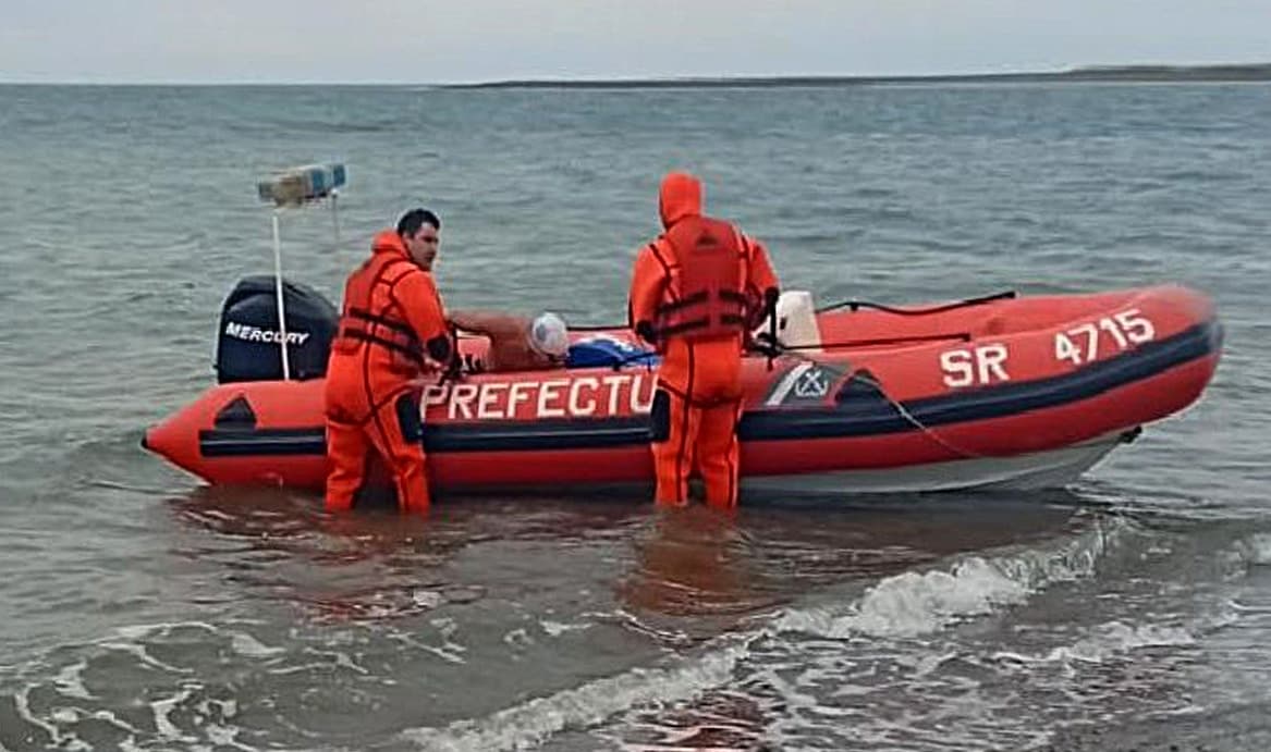 Río Grande: Prefectura rescató a un nadador que no podía regresar a la costa