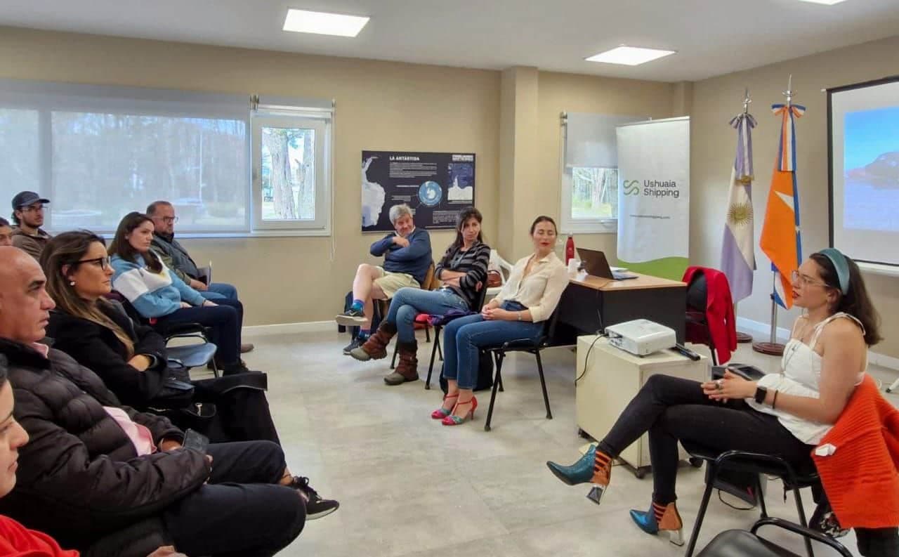 Personal de expedición antártica brindó la charla “Experiencias desde Antártida”