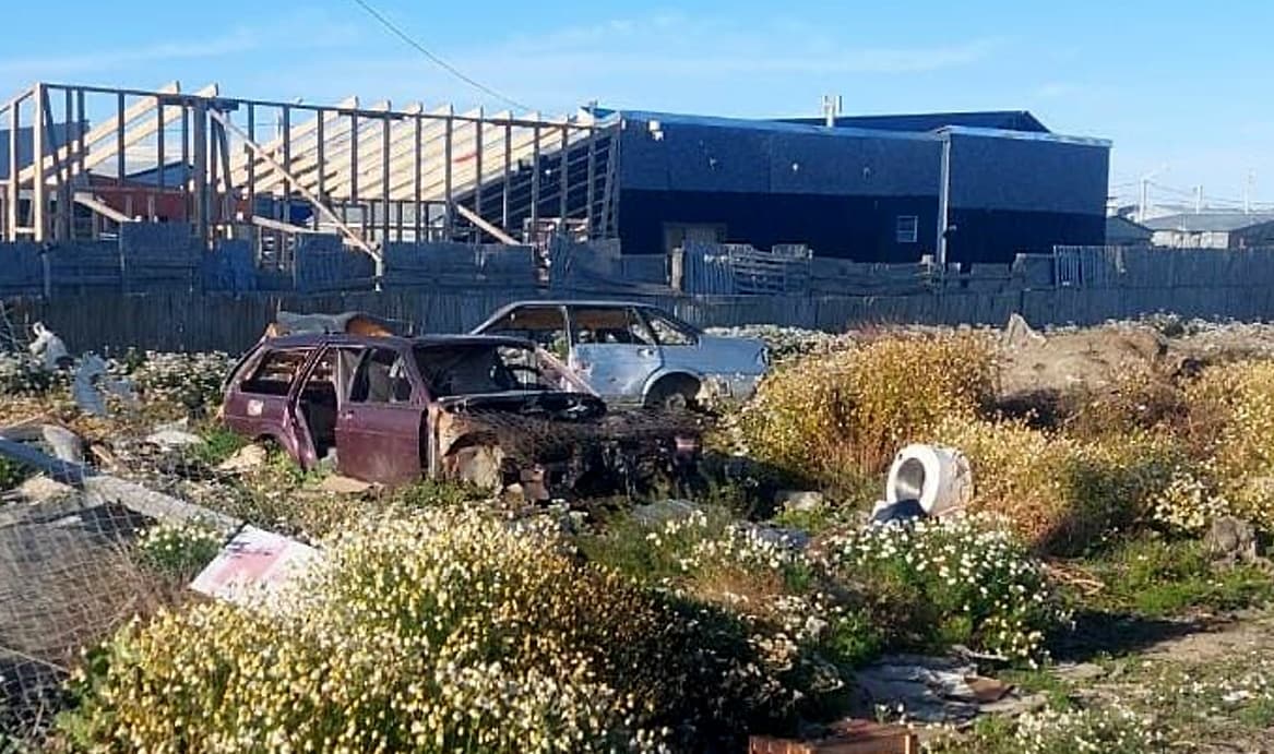 Incendiaron un vehículo abandonado y detuvieron a tres sospechosos