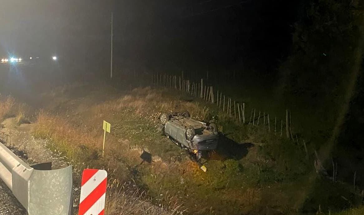 Despiste y vuelco de un vehículo