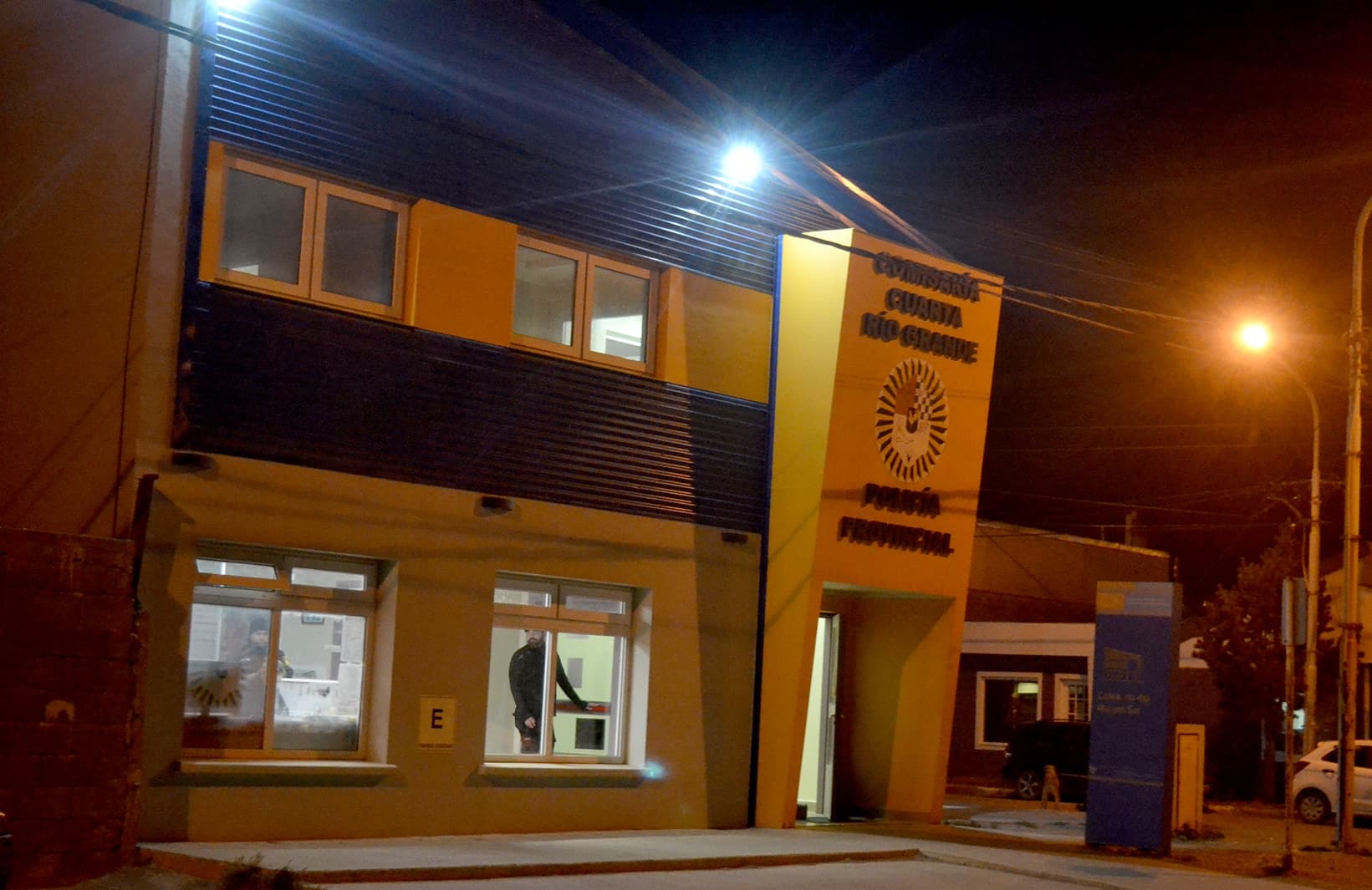 Detienen a un hombre con tarjetas robadas y un cuchillo