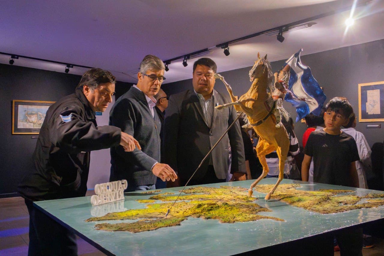 Mes de Malvinas: el Municipio inauguró la muestra “Este suelo, nuestra patria”