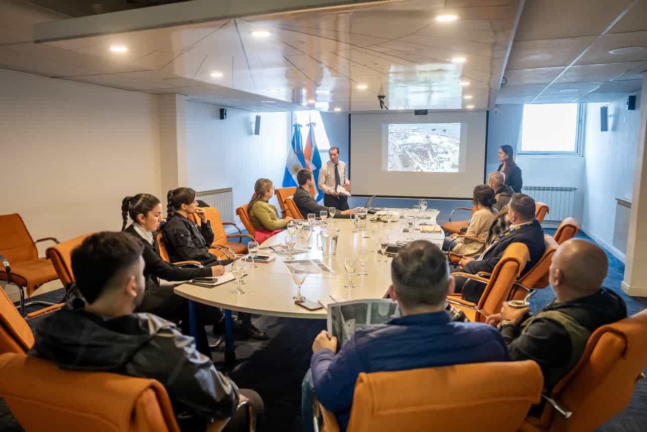 Preparativos por el acto del 2 de Abril