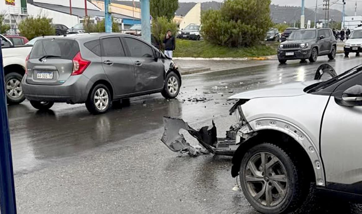 Choque vehicular sin heridos