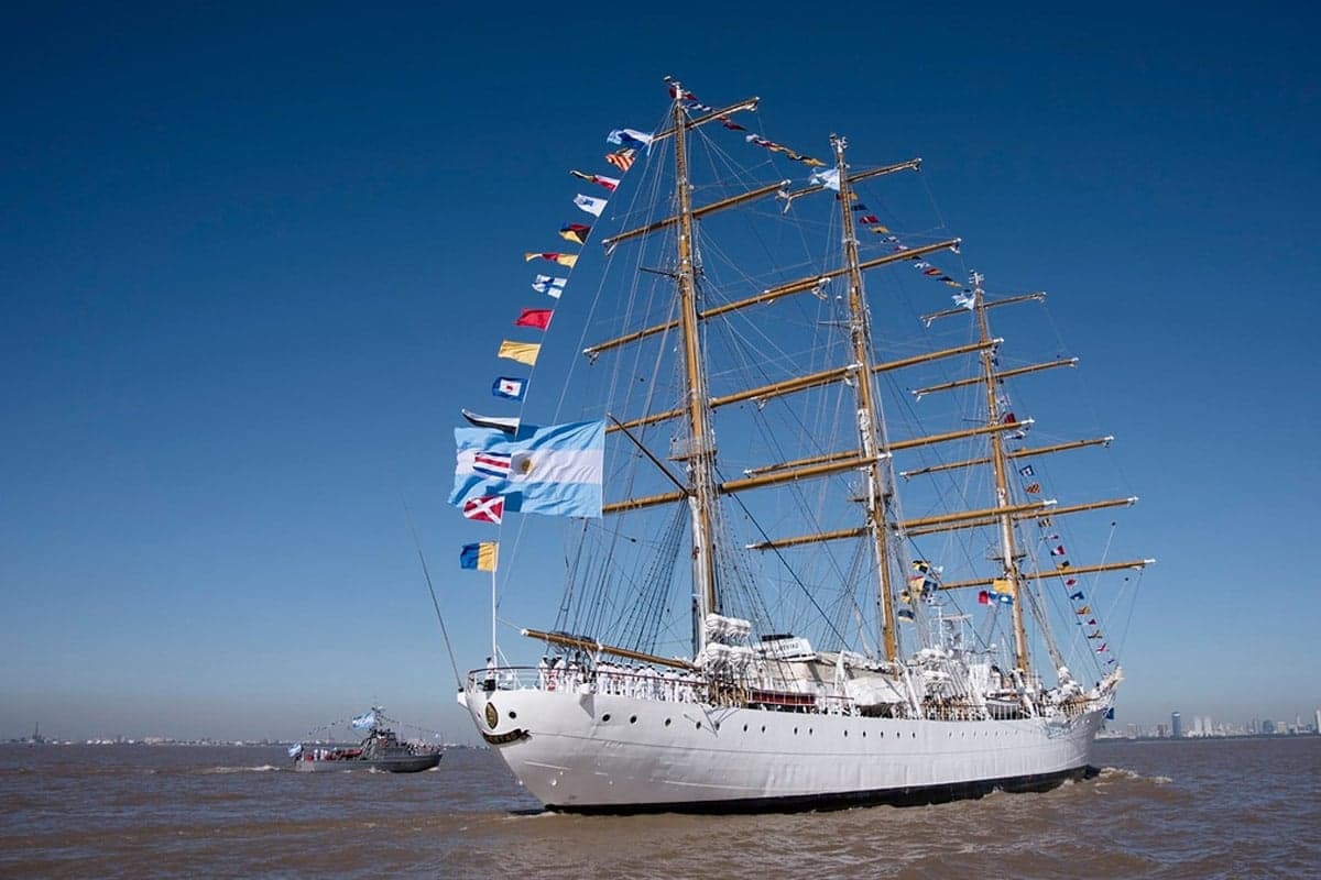 Sortean 30 lugares para escoltar la zarpada de la Fragata ARA “Libertad”