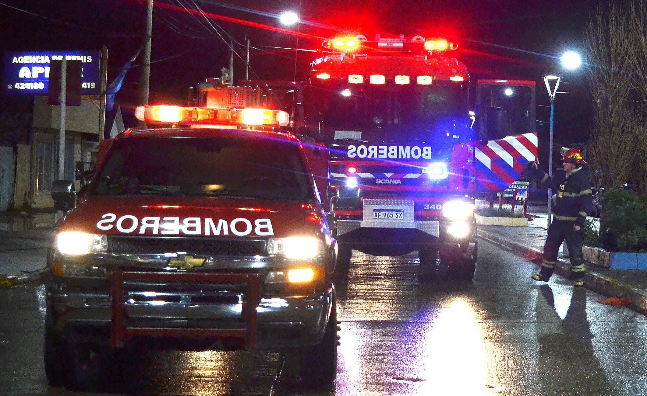 Prendieron fuego a un auto estacionado