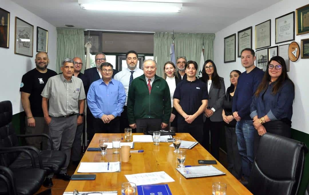 Francisco Álvarez asumió como decano de la FRTDF