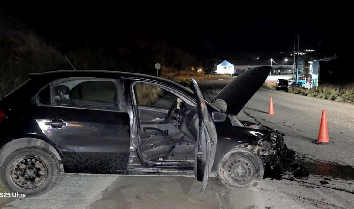 Choque contra un poste: conductor alcoholizado y sin documentación