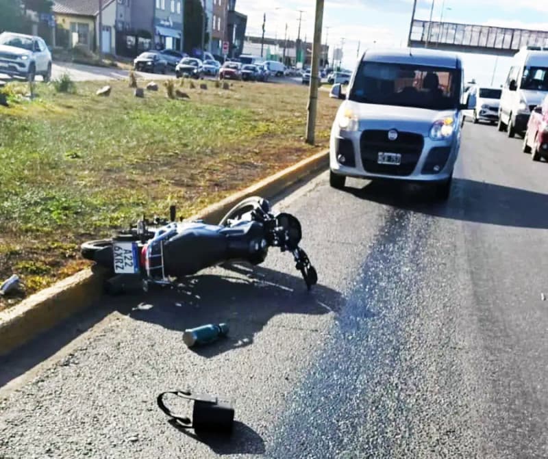 Dos personas heridas tras un despiste con una moto